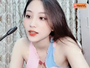 Em kami show thân hình cực gợi cảm của mình